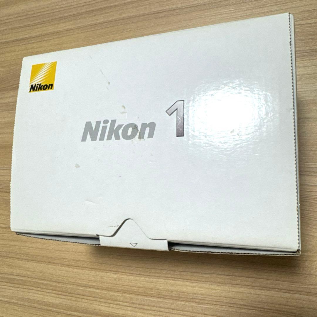 Nikon 1 J1 レッド デジタルカメラ 10-30mmレンズ付き