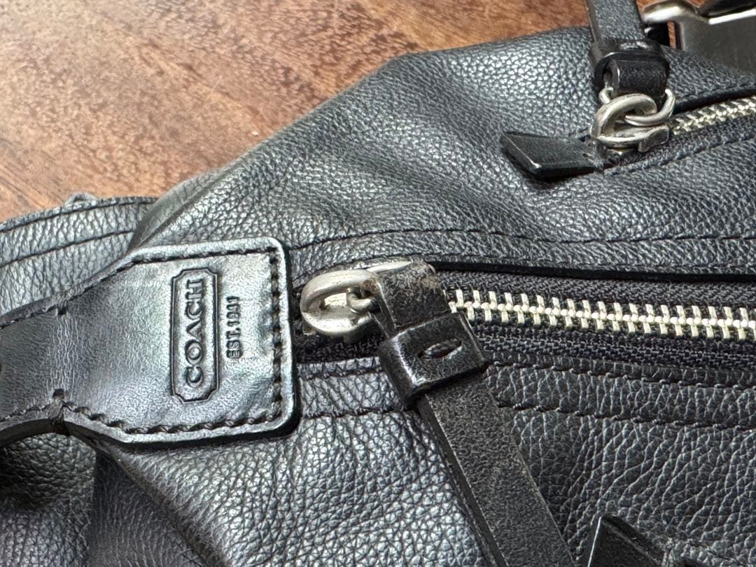 COACH トンプソン ブラック ボディバッグ レザー