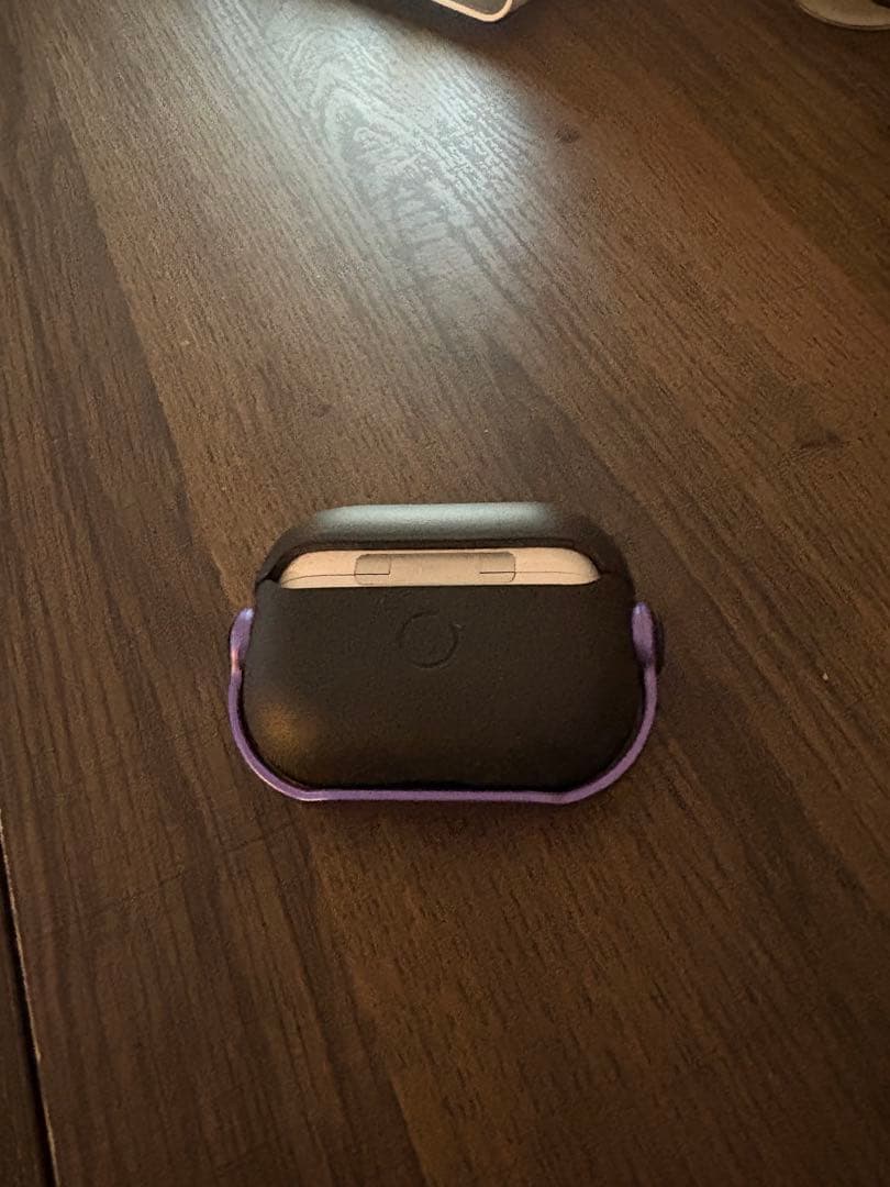 AirPods Pro 本体のみ！ホワイトイヤフォン ブラックケース