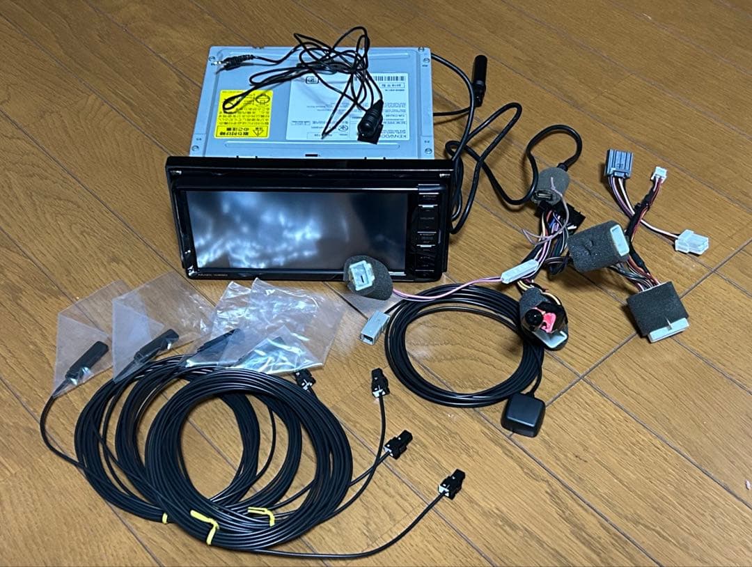 ダイハツ　NMZK-W68D カーナビ