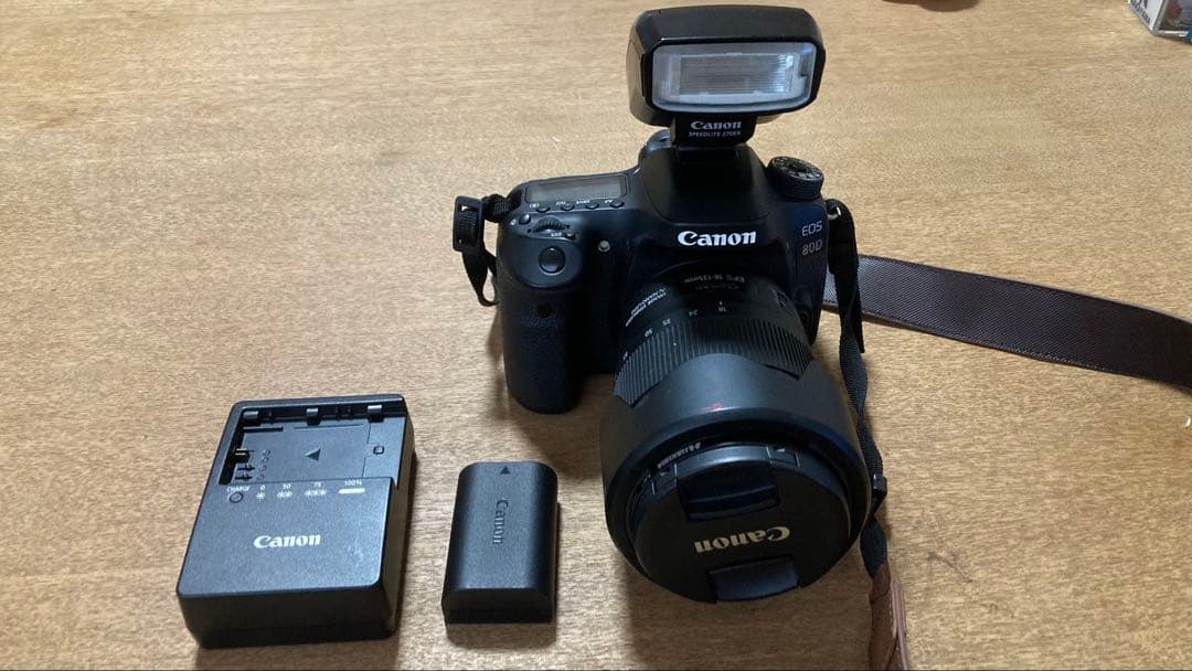 Canon EOS 80D デジタル一眼レフカメラ　レンズ、ストロボセット
