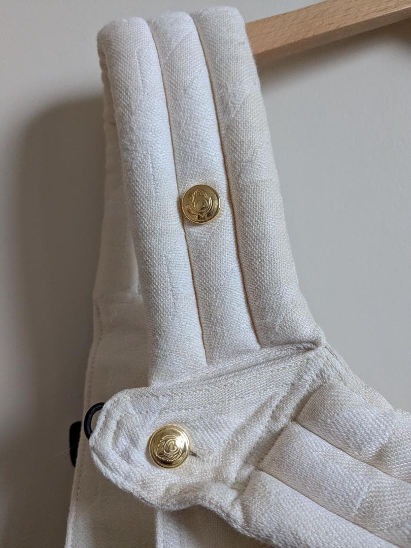 ホワイト 抱っこ紐 孔雀の目刺繍