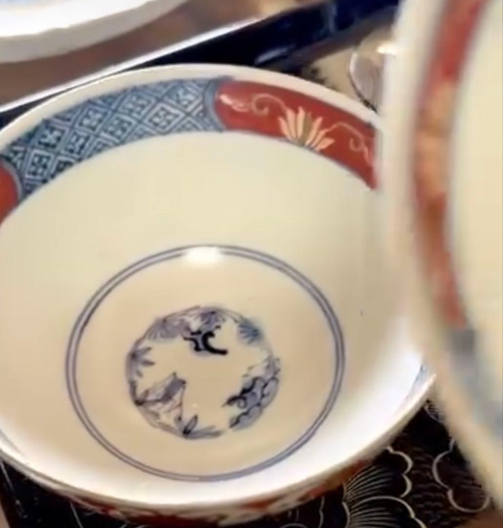 骨董品　古伊万里の染錦 瓔珞（ようらく）剣先文 蓋付き茶碗 2客　赤玉　お正月