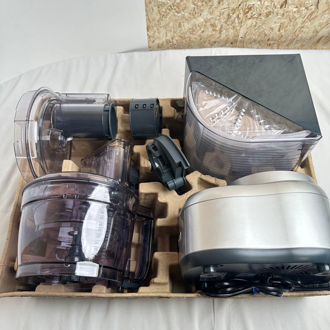 未使用品 クイジナート 13カップ フードプロセッサー CFP-26SVPCJ