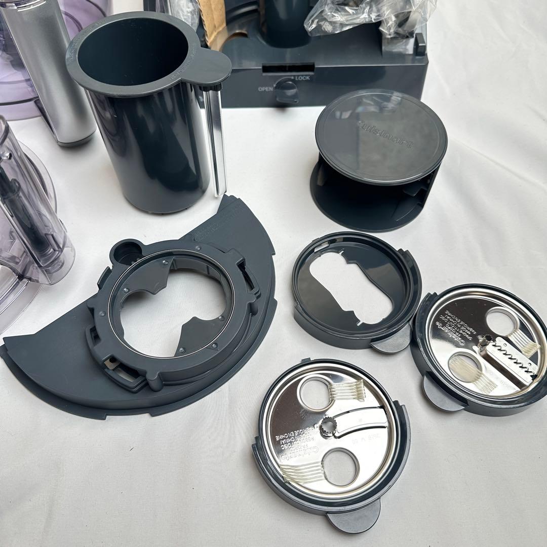 未使用品 クイジナート 13カップ フードプロセッサー CFP-26SVPCJ