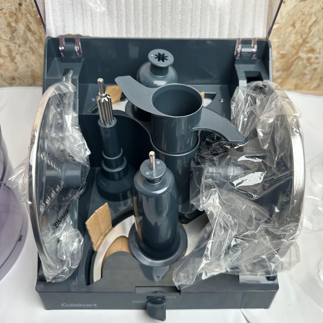 未使用品 クイジナート 13カップ フードプロセッサー CFP-26SVPCJ