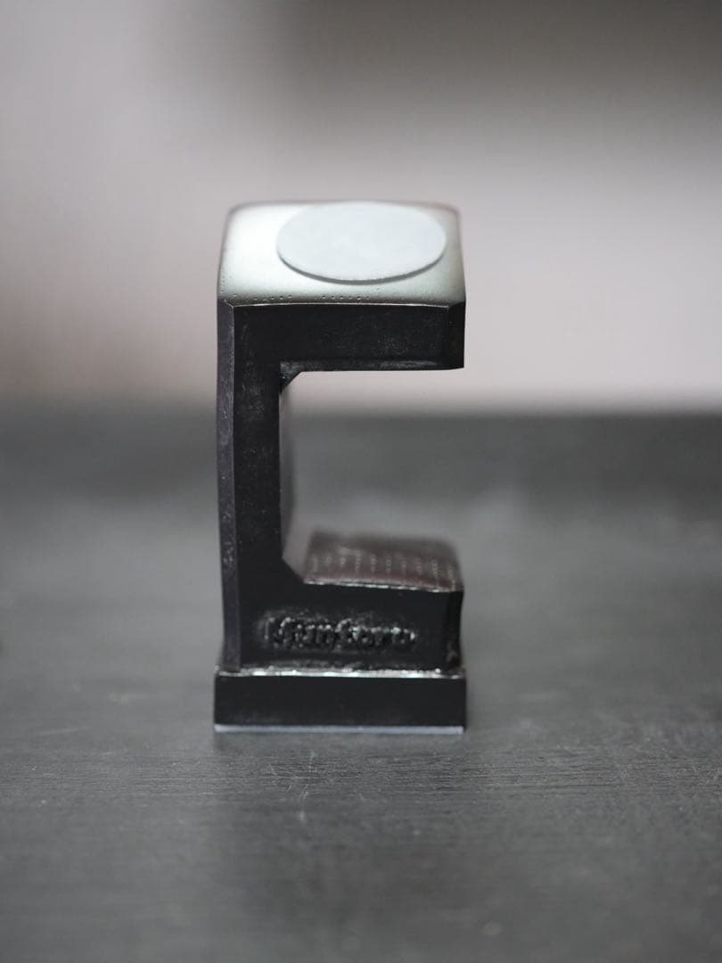 漆黒ソリッド！ムケオムントル 腕時計スタンド