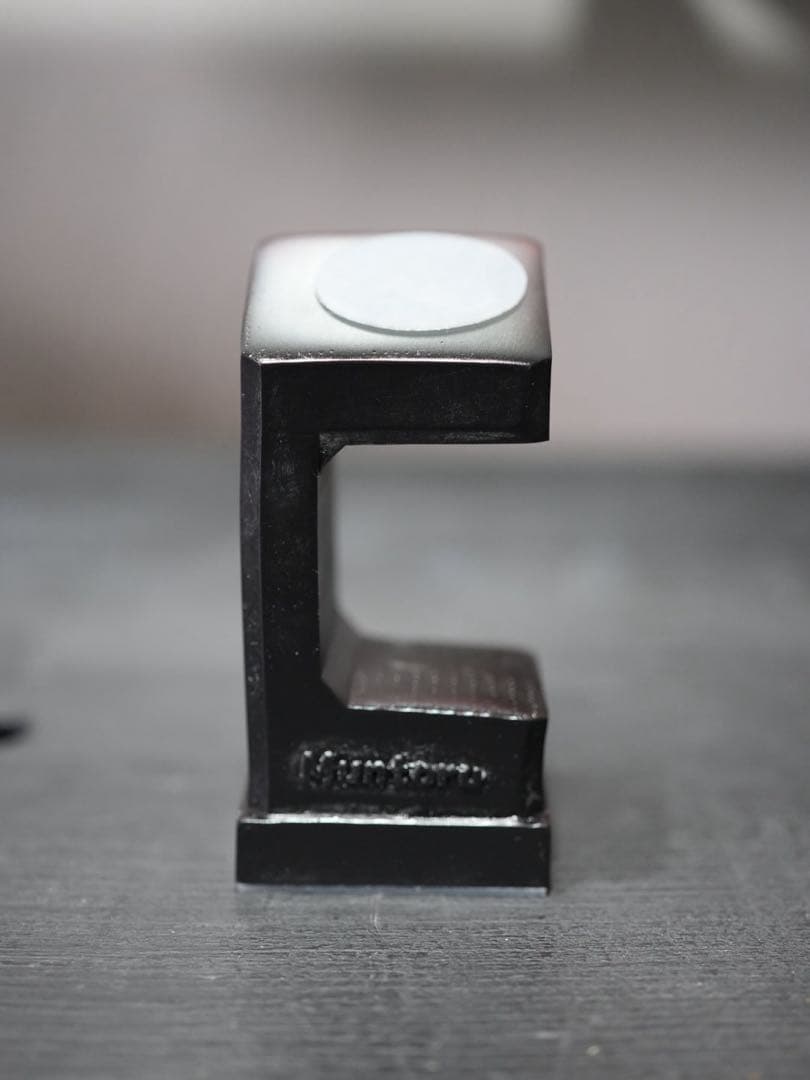 漆黒ソリッド！ムケオムントル 腕時計スタンド