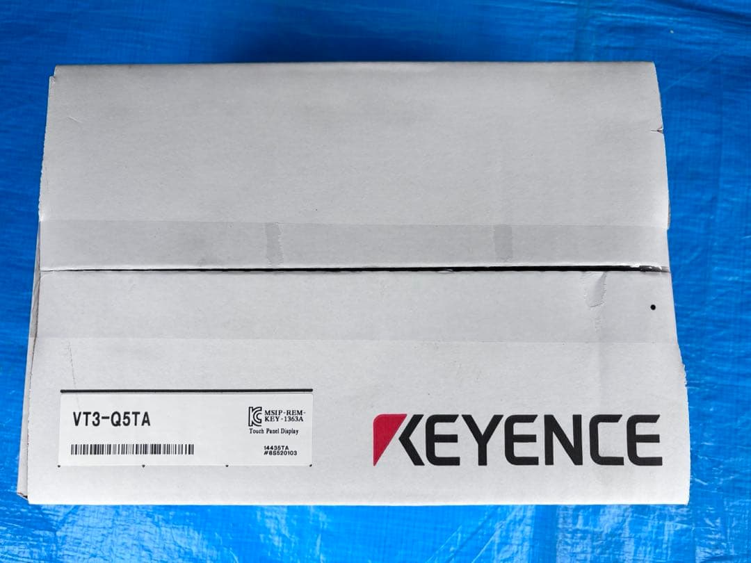 新品 KEYENCE タッチパネル VT3-Q5TA 5型 液晶