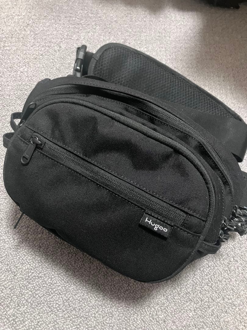 【Hugoo】新品未使用の巾着付き 美品 ハグー ヒップシート　ブラック