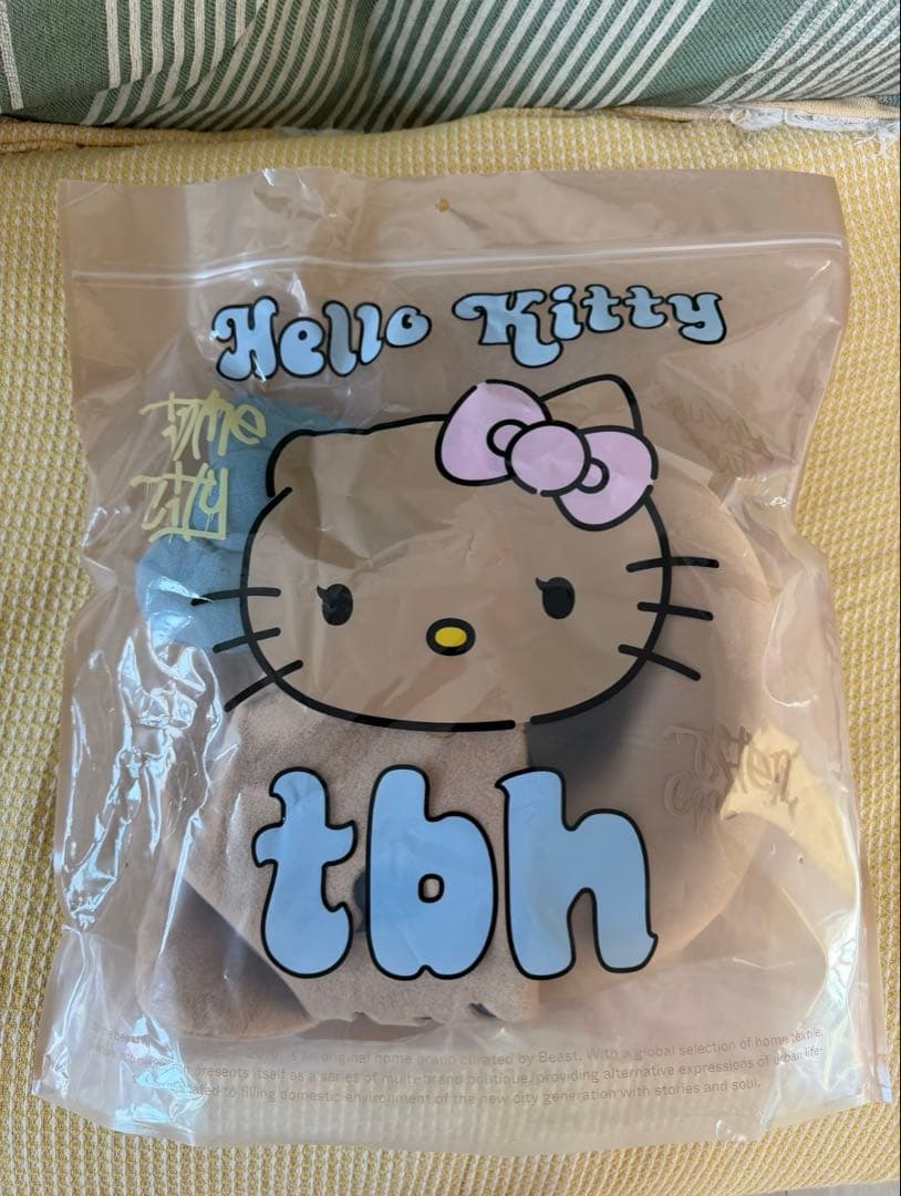 【海外限定】Hello Kitty TBH 日焼けキティ ネックピロー