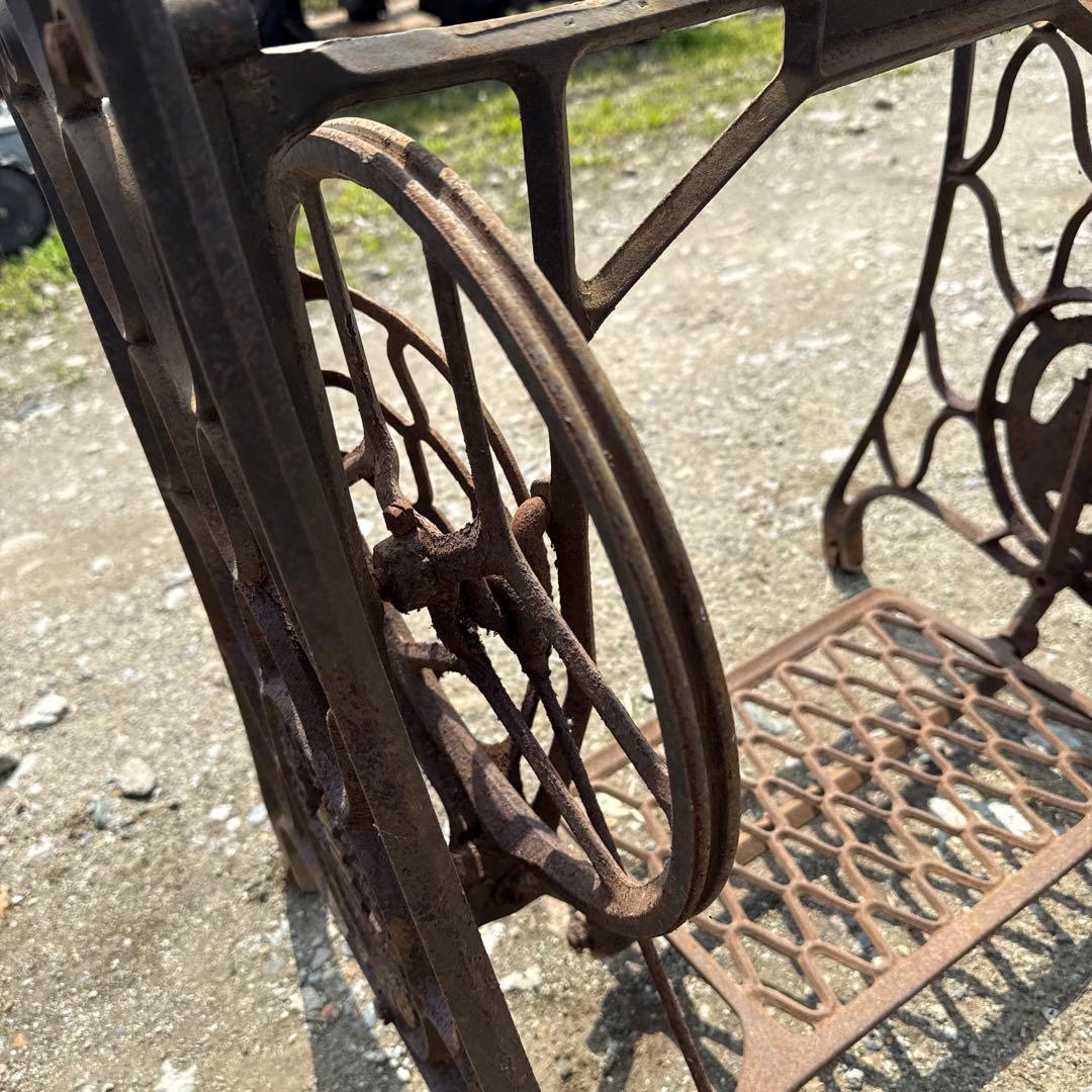 ＆激レア SPECIAL足踏みミシン ミシン脚 網目 古鉄 アンティーク 現状品