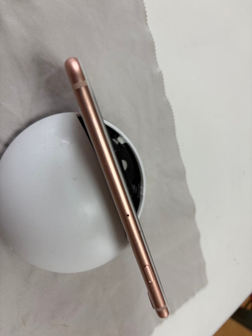 お*り様 iPhone8 64GB SIMフリー　バッテリー82%