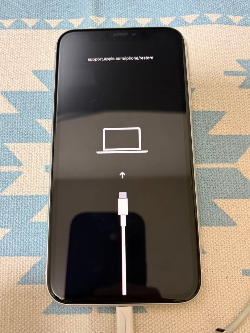 Apple iPhone XR ホワイト 本体