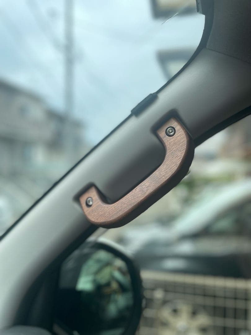 キャラバンE26 ウォールナットアシストグリップ　Ａピラー用、2点セット