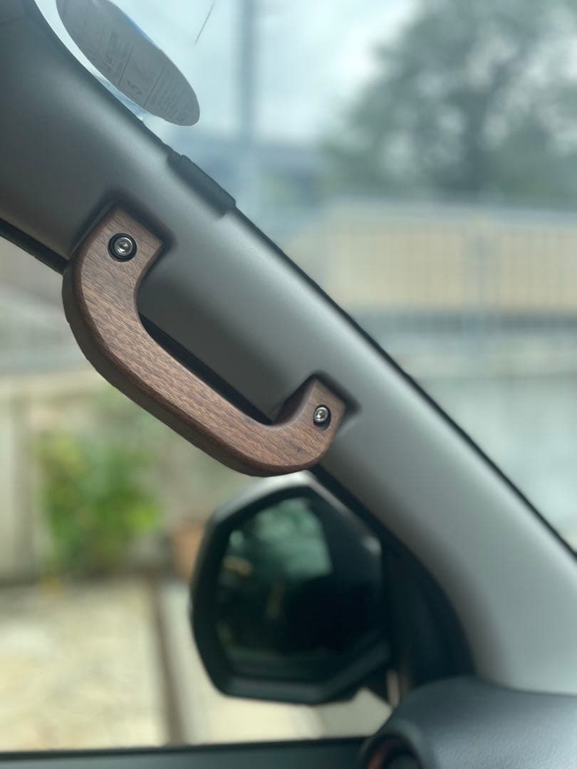 キャラバンE26 ウォールナットアシストグリップ　Ａピラー用、2点セット