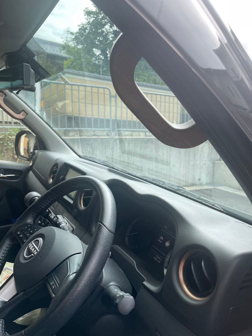 キャラバンE26 ウォールナットアシストグリップ　Ａピラー用、2点セット