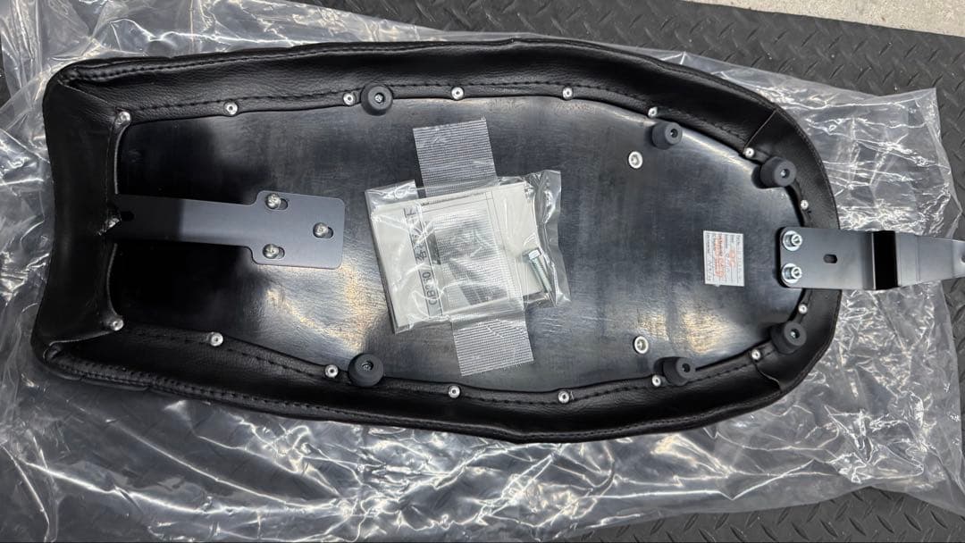 GB350　ショートフラットシート(タックロール)