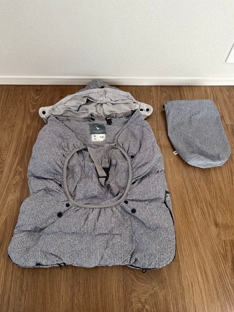 POGNAE ポグネー　防寒ケープ　ハンガリーグースダウン