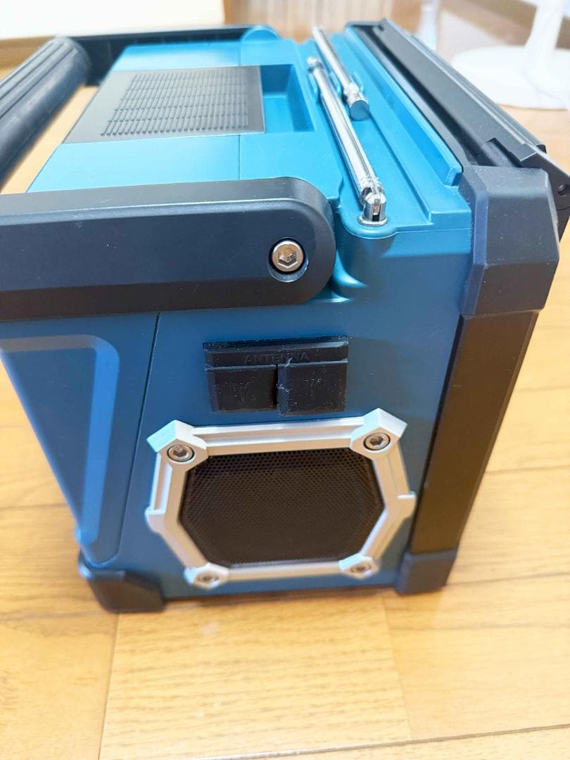 【なつ】マキタ 充電式ラジオ付 テレビ TV100