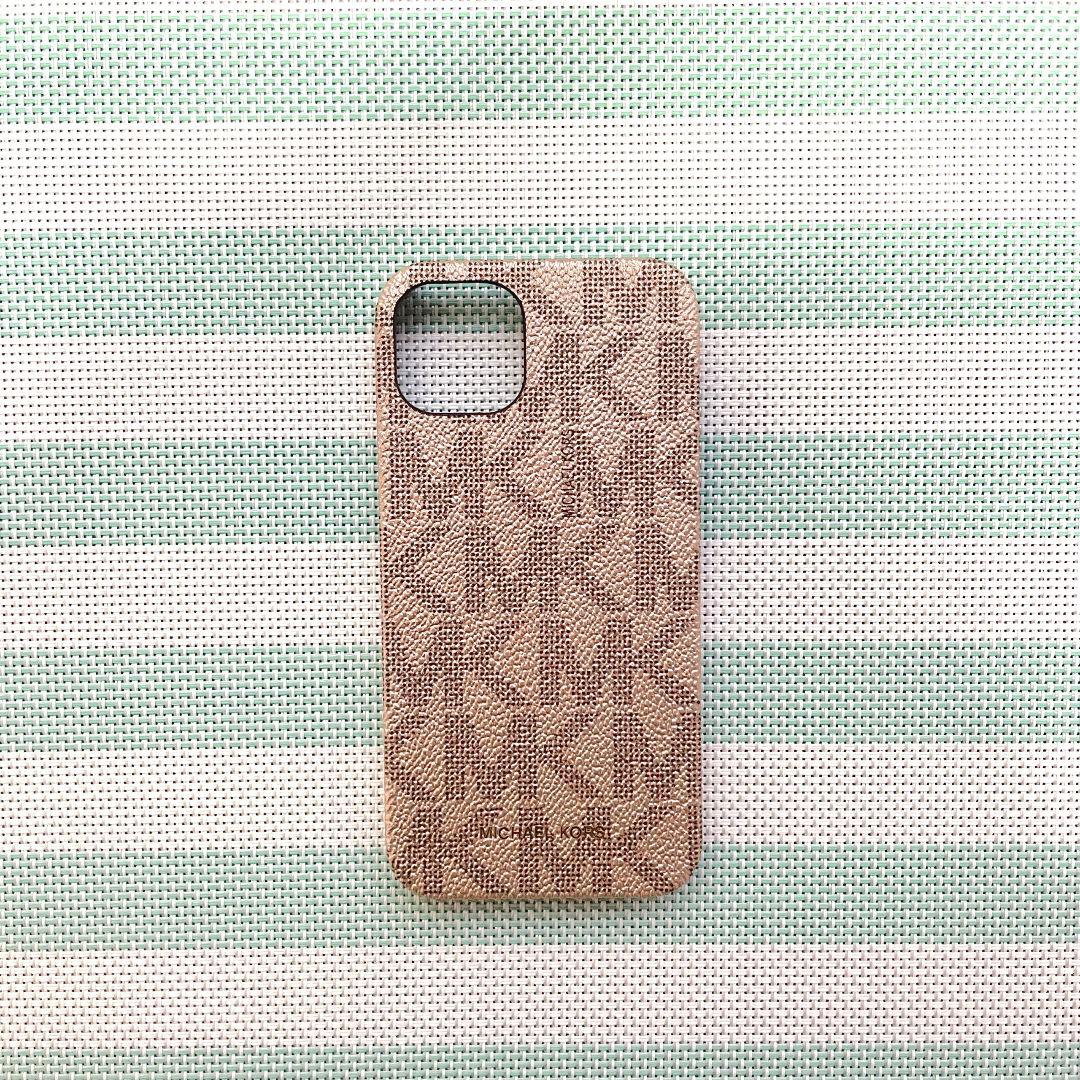 マイケルコースのiPhone13の対応ケースになります。