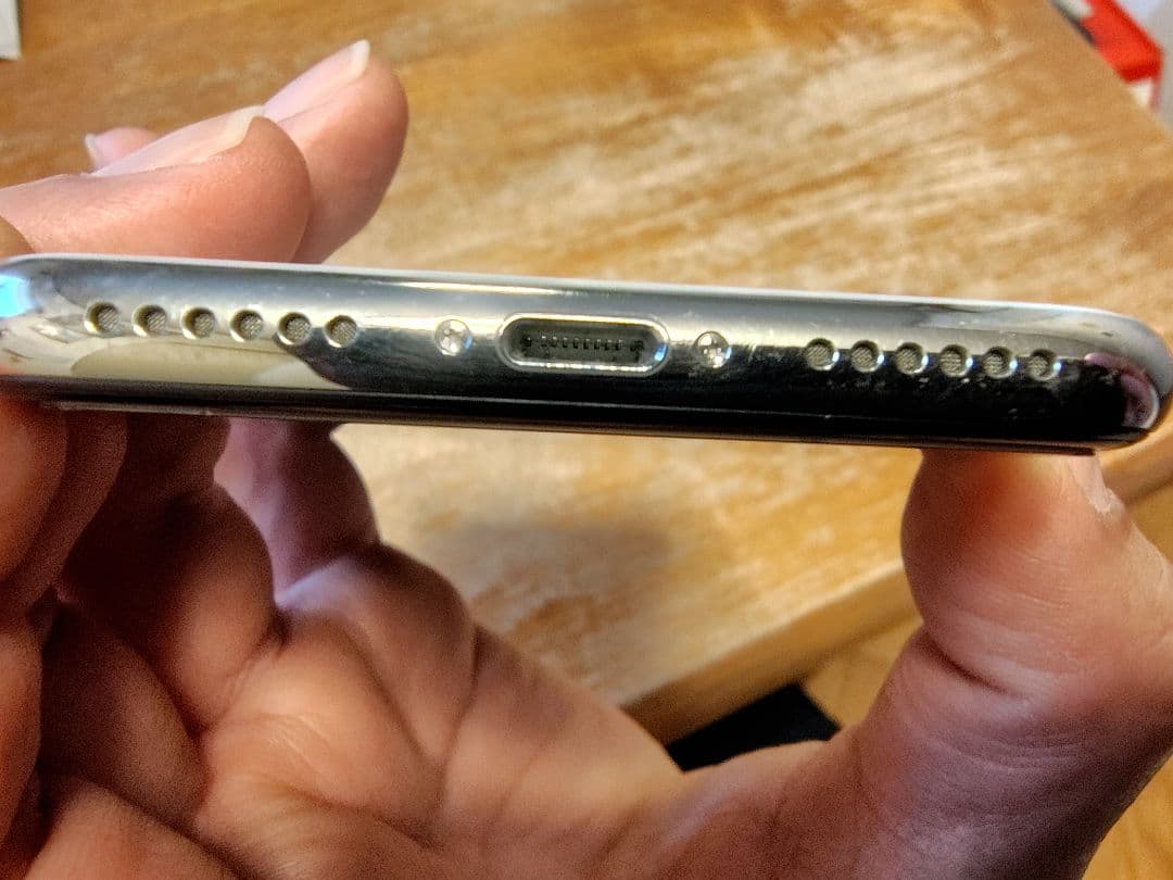 iPhone 6s シルバー & iPhone 10 ホワイト セット