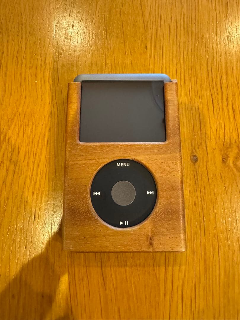 iPod classic 160GB （充電ケーブル付き）