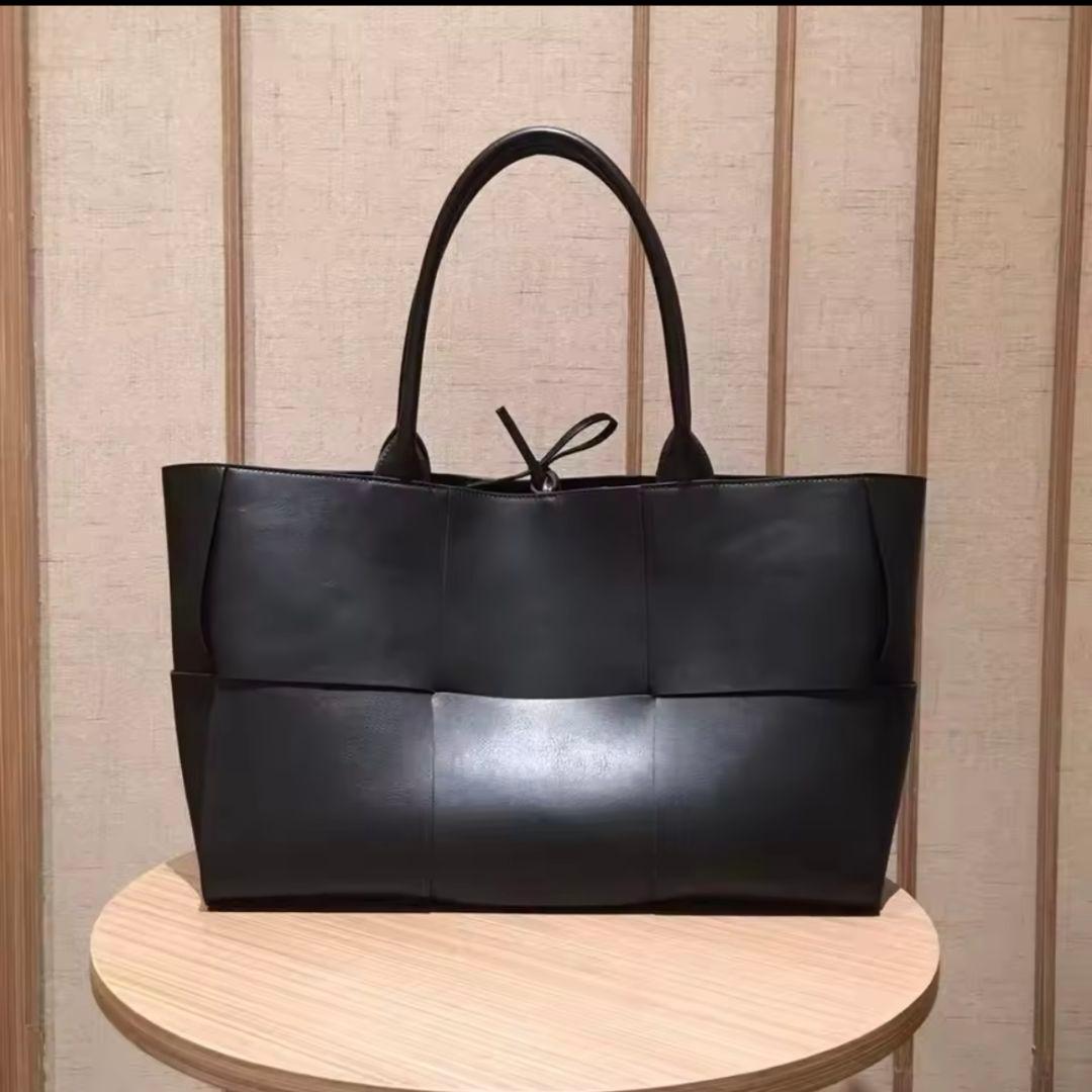 ☆瀬名☆　　大人気デザインレザートートバッグ