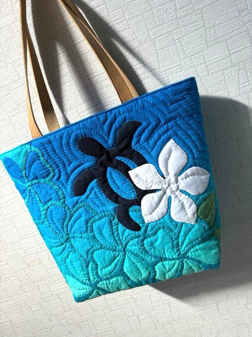 ハワイアンキルトトートバッグ　　　　　　グラデーションB 　　プルメリア&ホヌ