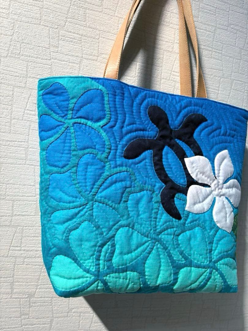 ハワイアンキルトトートバッグ　　　　　　グラデーションB 　　プルメリア&ホヌ