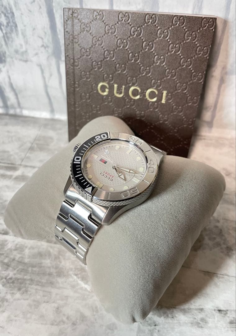 GUCCI メンズ　腕時計　モデル番号（126.2）