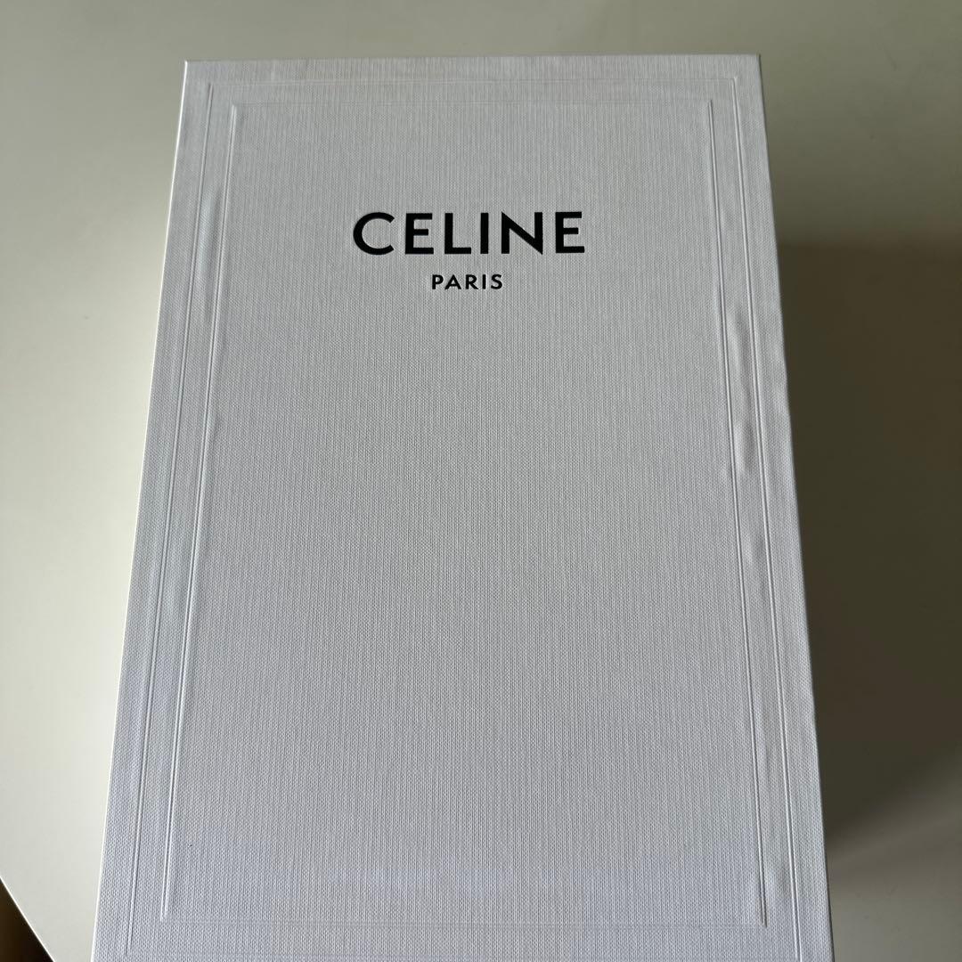 週末値下げ！CELINE トリオンフモノグラムキャップ ホワイト/ブルー限定品
