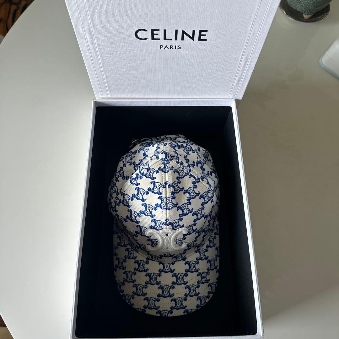 週末値下げ！CELINE トリオンフモノグラムキャップ ホワイト/ブルー限定品