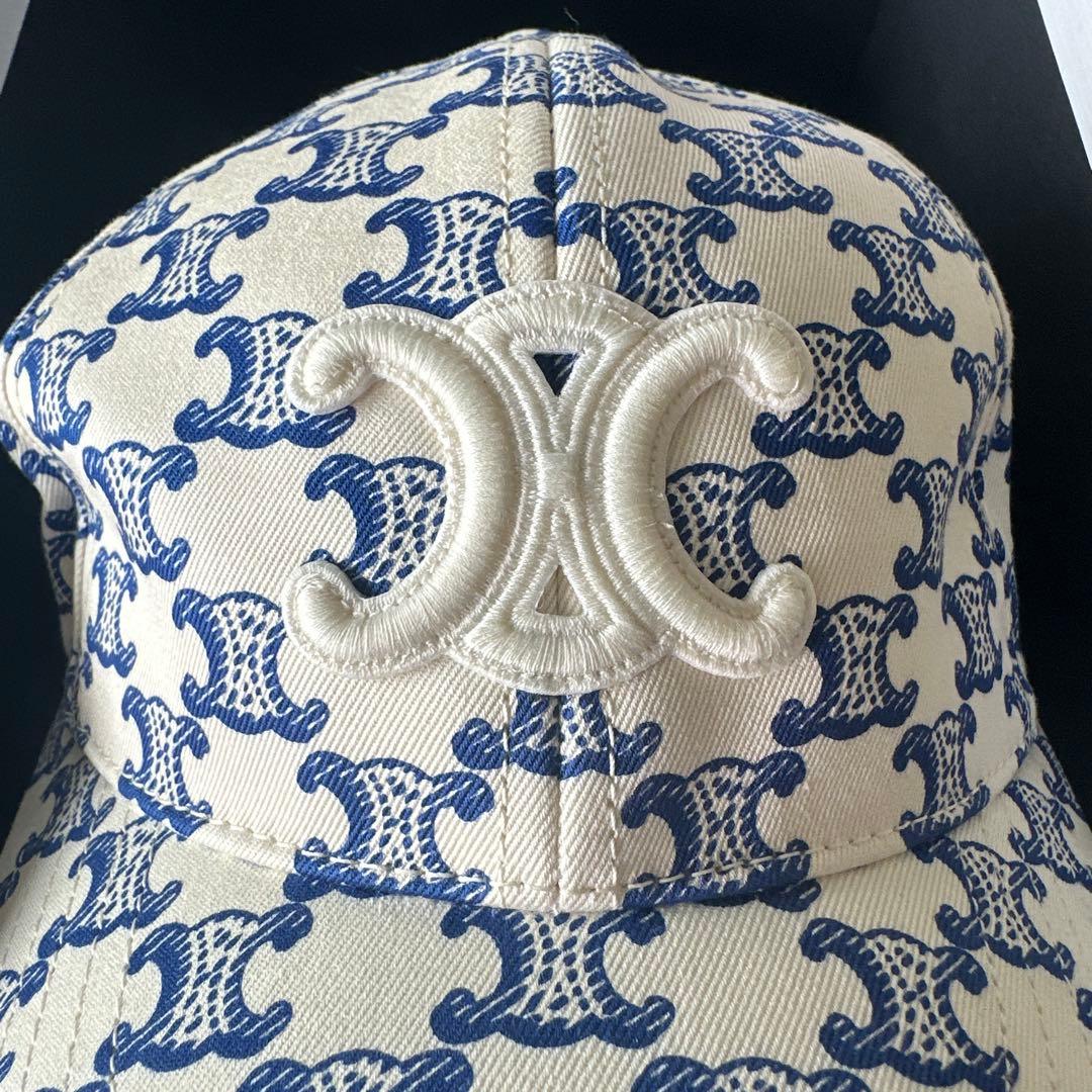 週末値下げ！CELINE トリオンフモノグラムキャップ ホワイト/ブルー限定品
