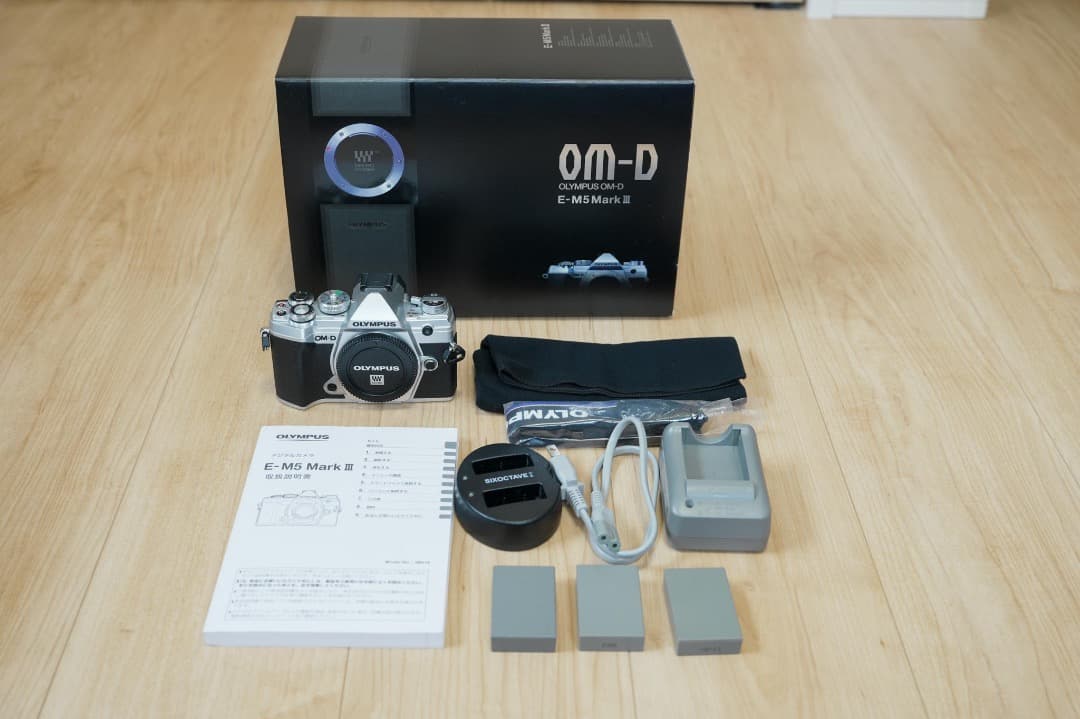 OLYMPUS OM-D E-M5 Mark III 本体ボディ バッテリー3個