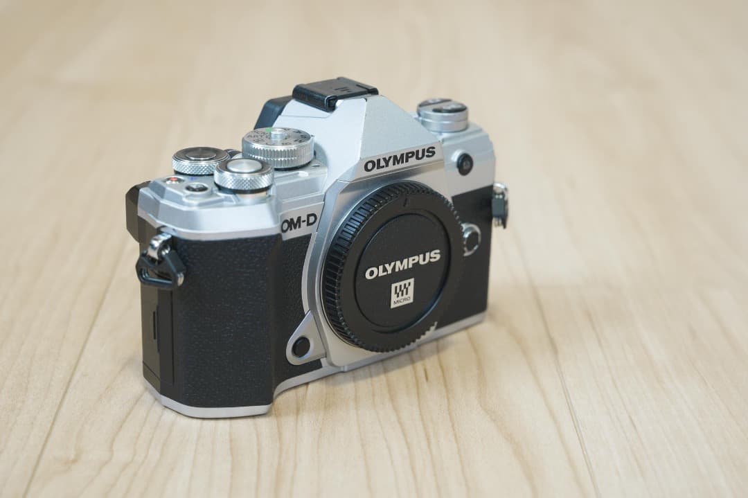 OLYMPUS OM-D E-M5 Mark III 本体ボディ バッテリー3個