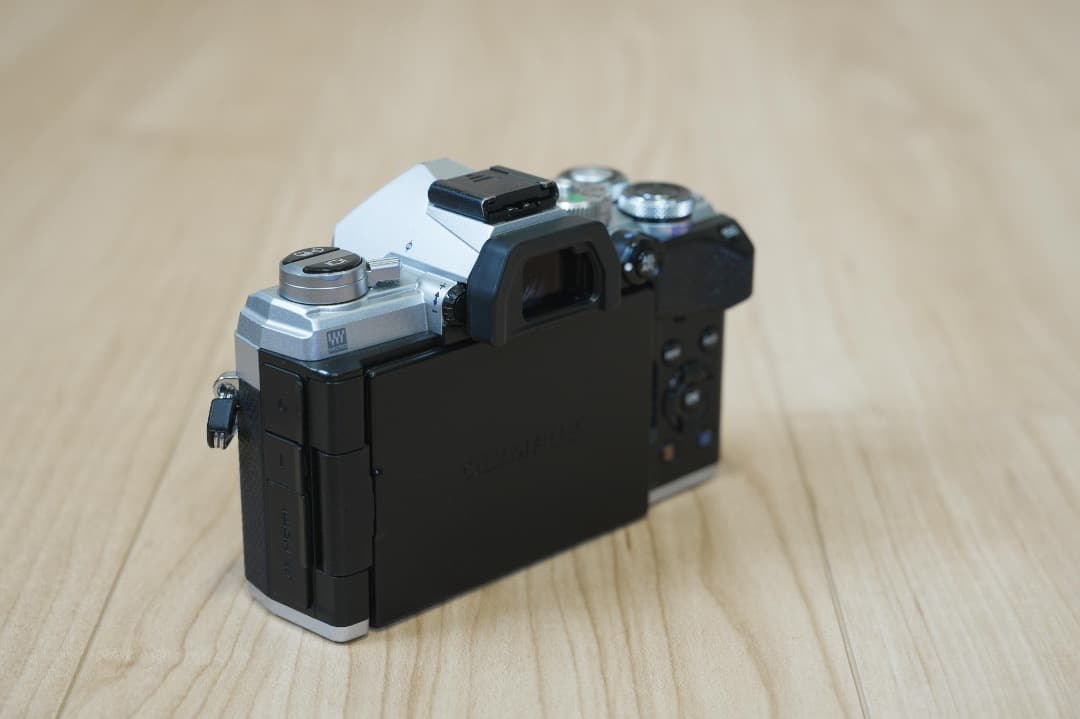 OLYMPUS OM-D E-M5 Mark III 本体ボディ バッテリー3個