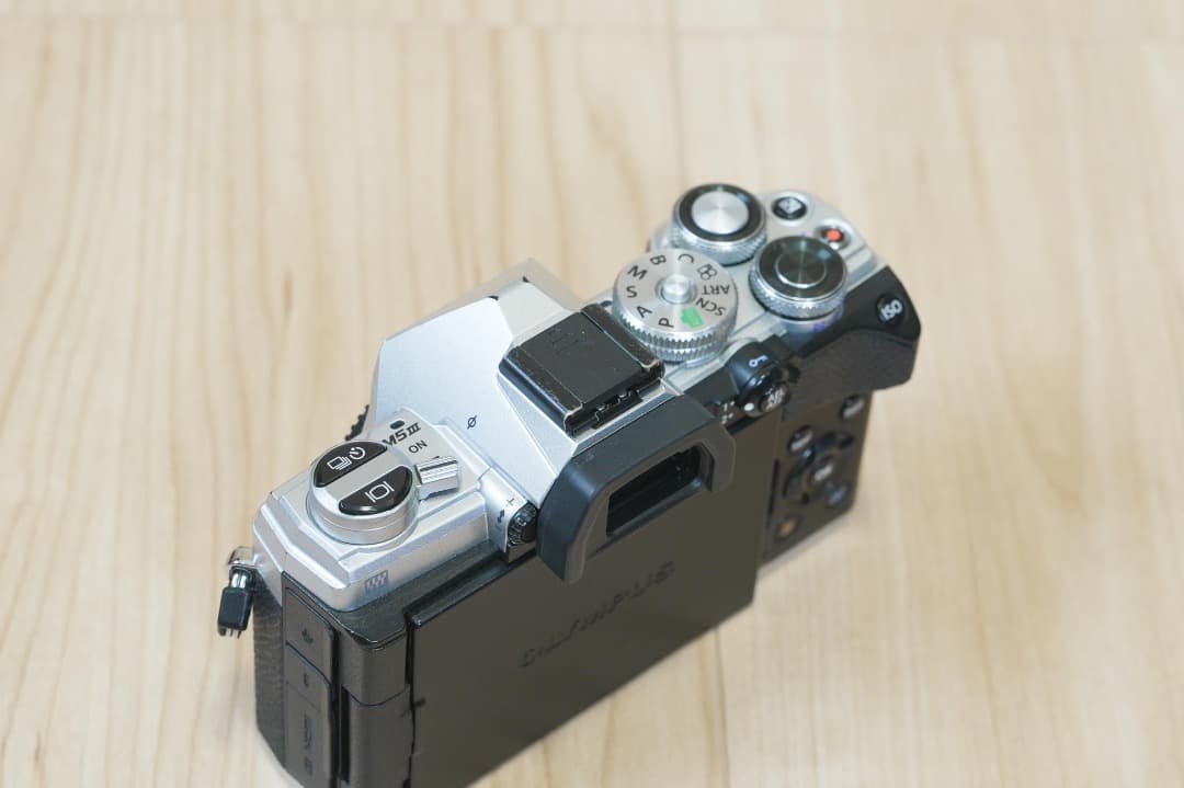 OLYMPUS OM-D E-M5 Mark III 本体ボディ バッテリー3個