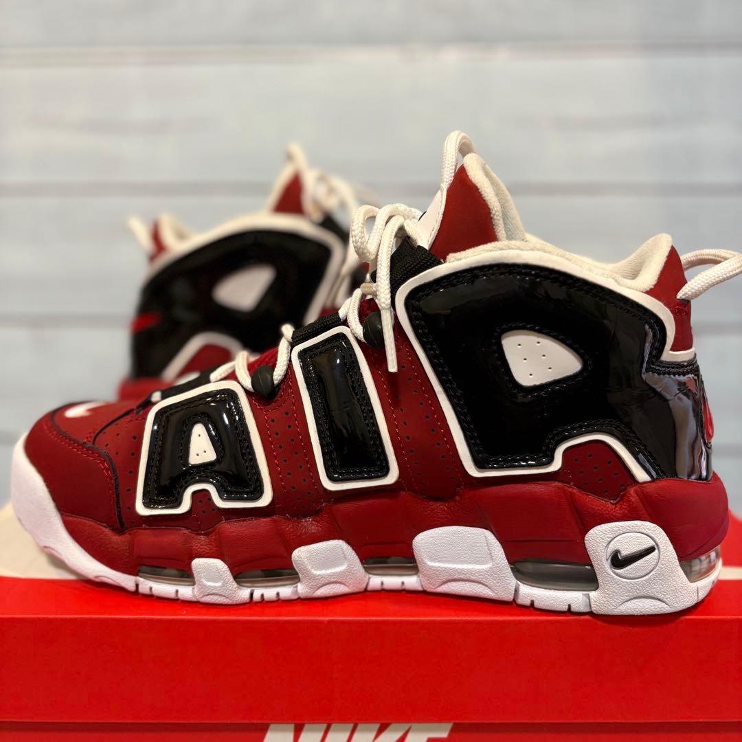 靴 Air More Uptempo Black and Varsity Red