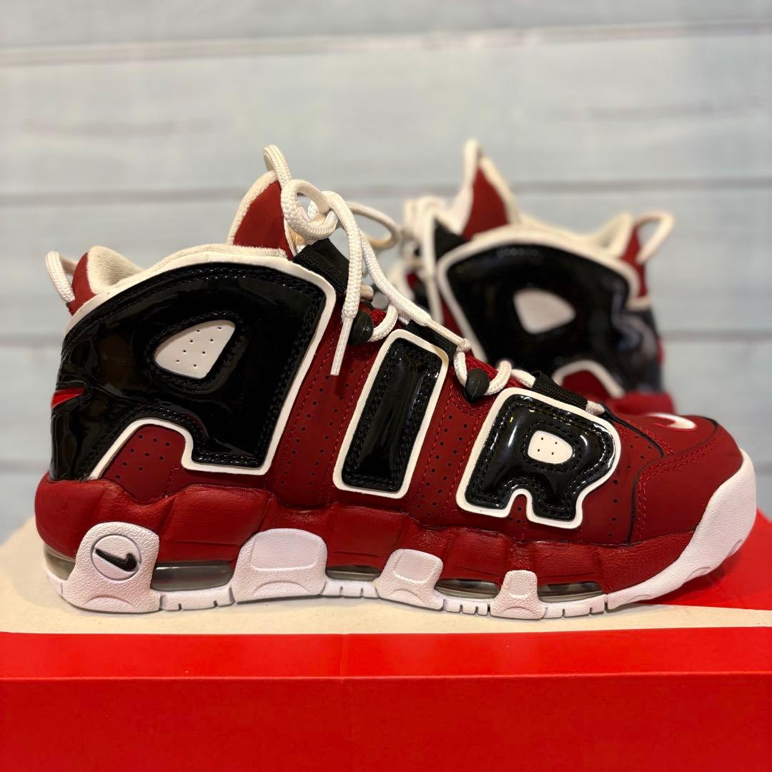 靴 Air More Uptempo Black and Varsity Red