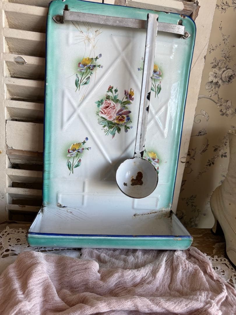 フランスアンティークジャピー社薔薇とパンジーブルーグリーンぼかしレードルラック