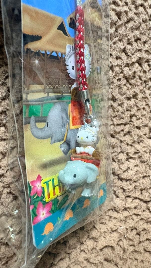 ハローキティ 根付け ご当地 タイ