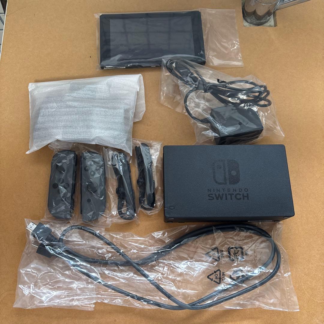 Nintendo Switch 本体 + Joy-Conセット