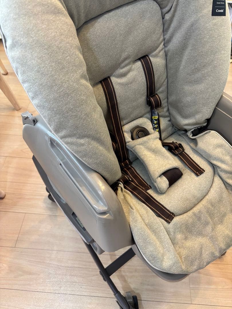 電動調整機能付きベビーチェア グレー