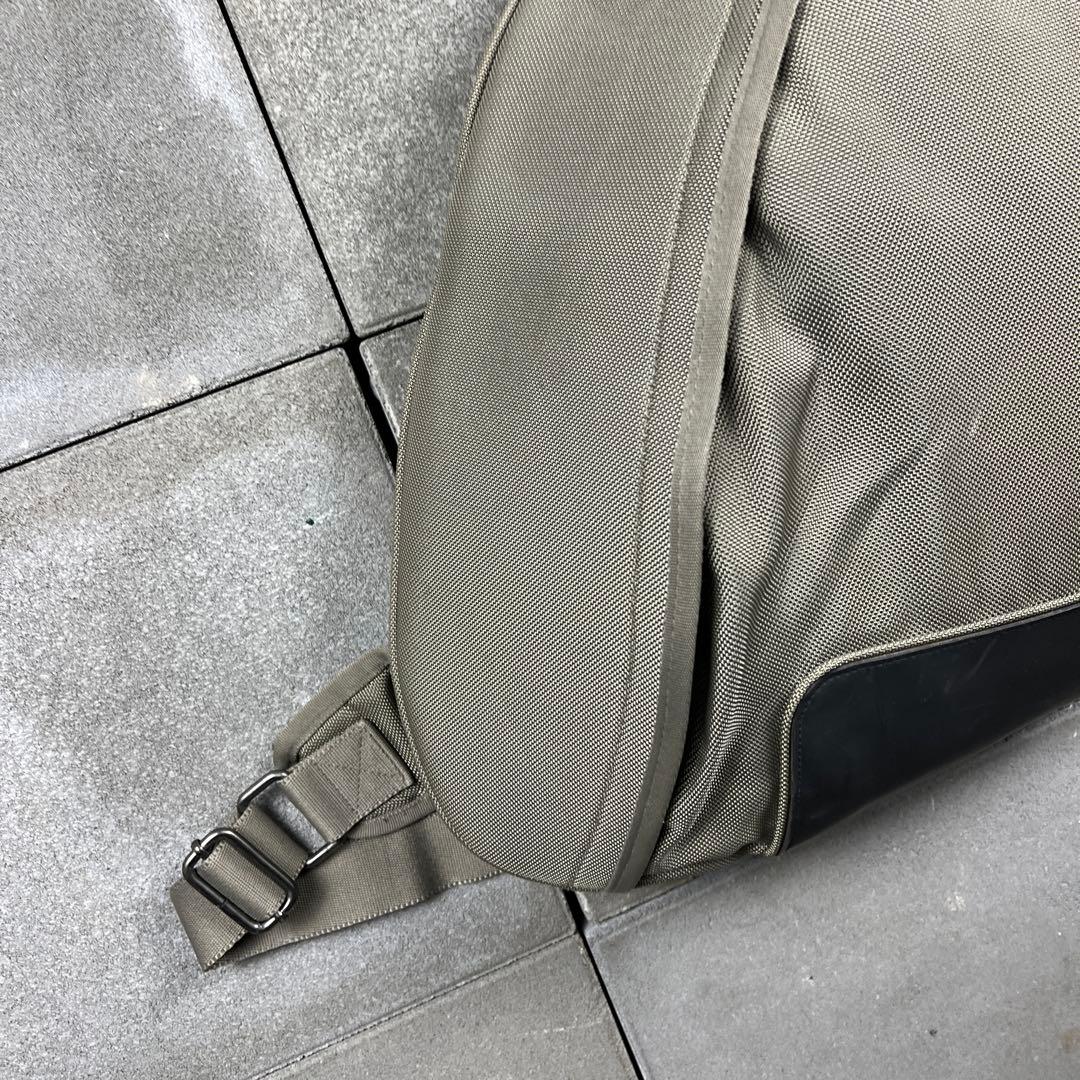 バッグ 2000s banana republic sling bag khaki