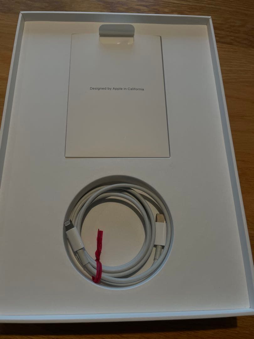 iPad (第6世代) Wi-Fiモデル 32GB シルバー MRJN2J/A