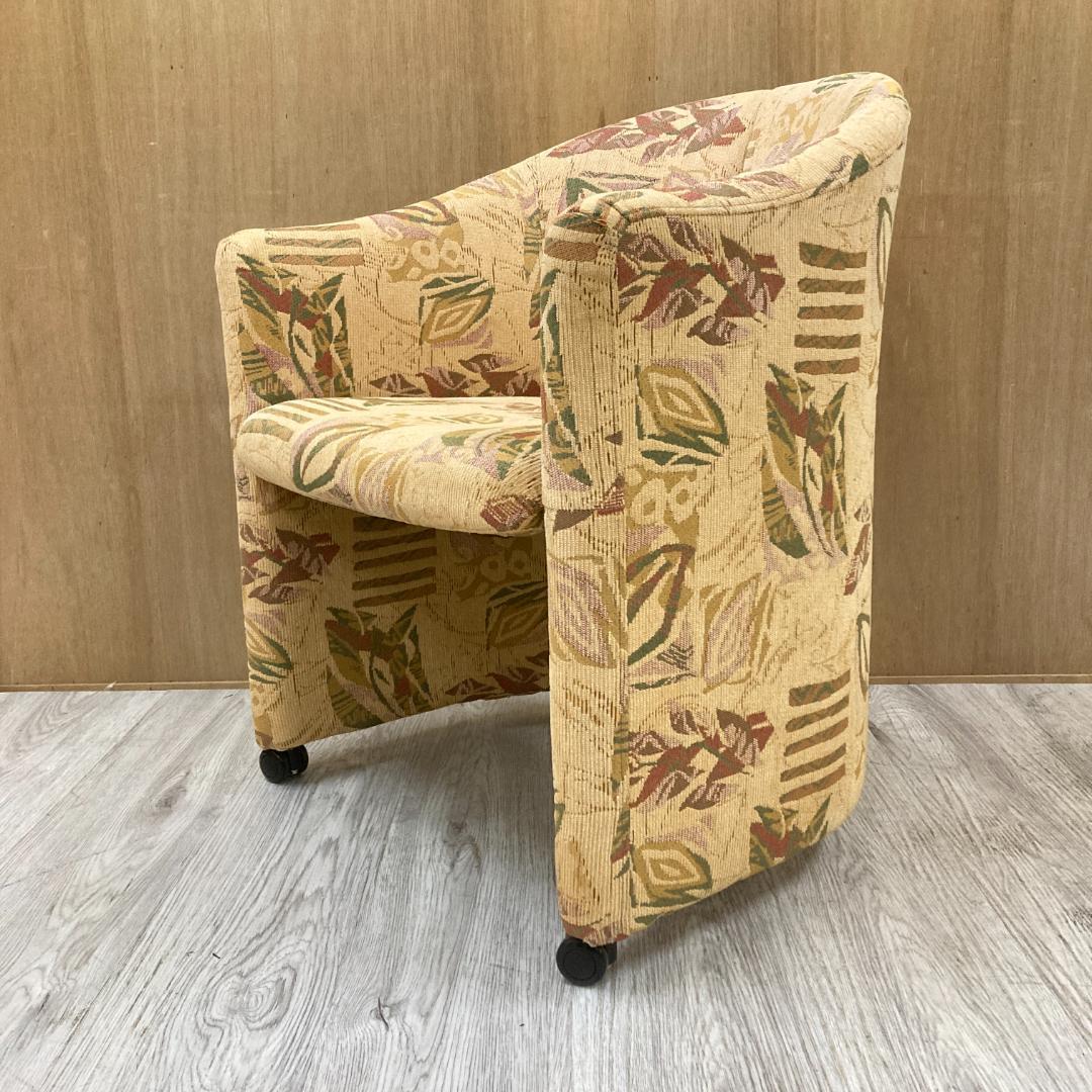 フクラ　ラウンジチェア　ソファ　椅子　アームチェア　キャスター付き　A