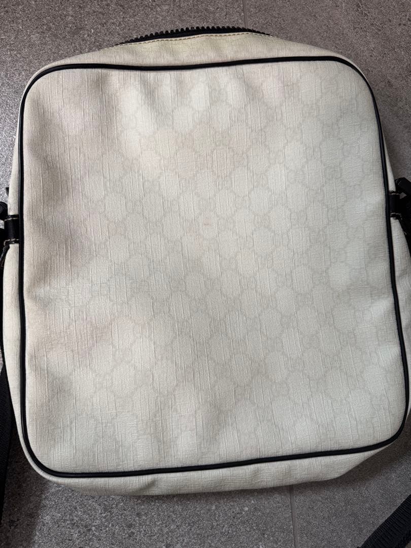 グッチのメンズバッグ　斜めがけショルダー　ユニセックス