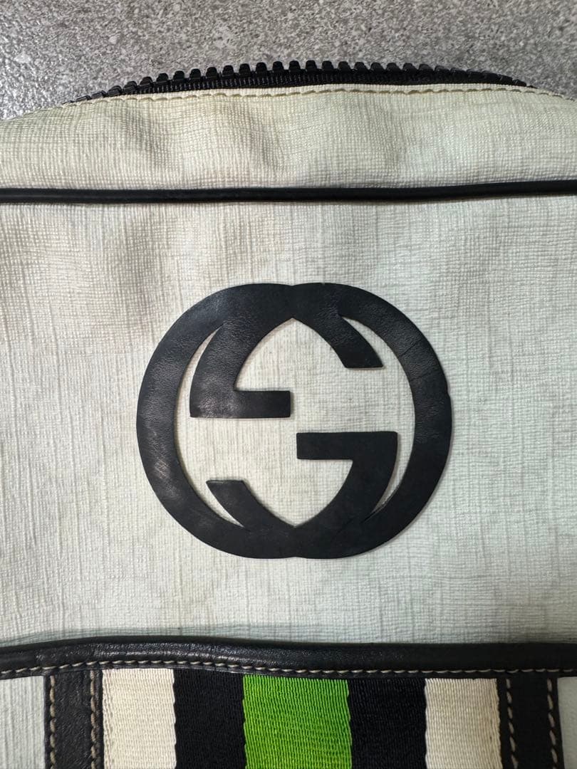 グッチのメンズバッグ　斜めがけショルダー　ユニセックス