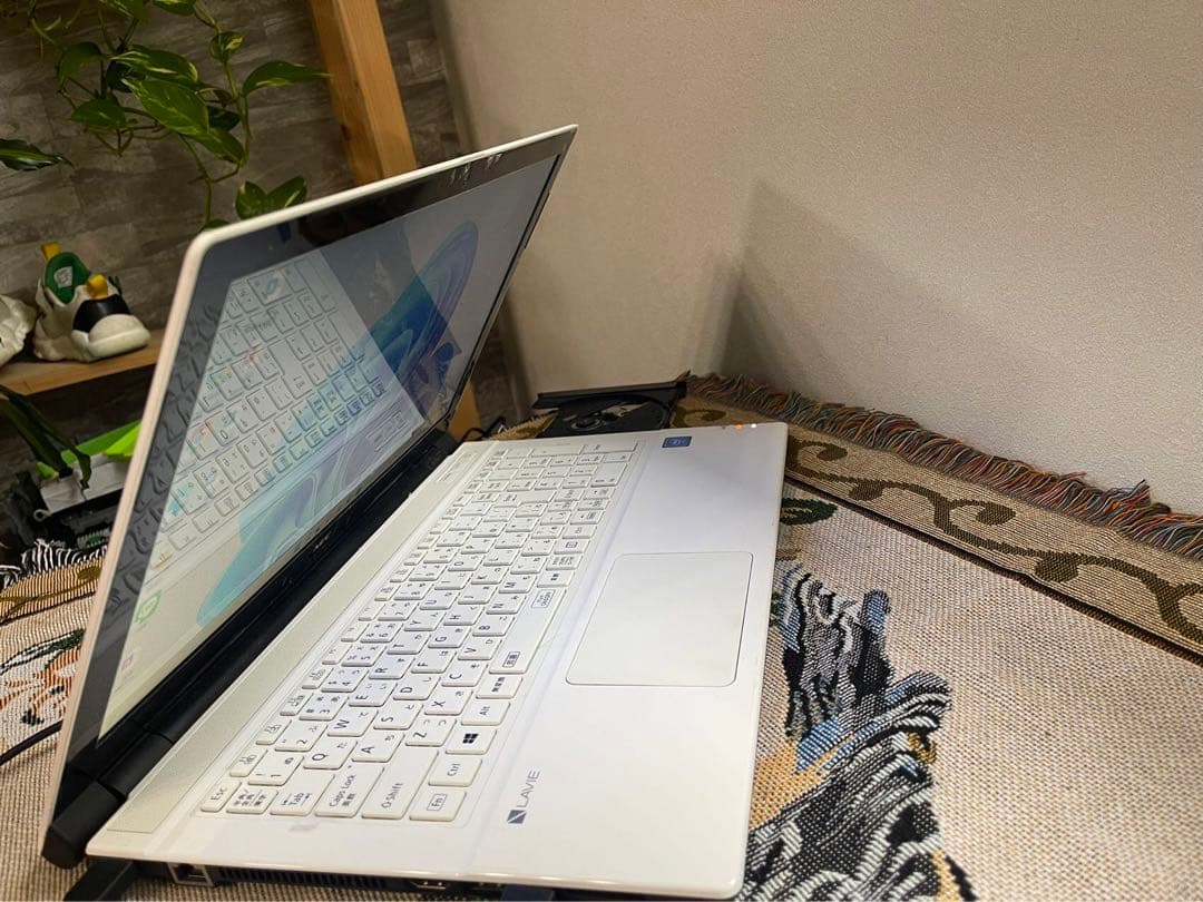 初心者でもすぐ使える初期設定済み,高年式 NEC ノ-トパソコン　白い